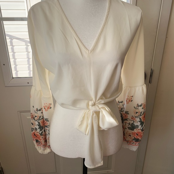 SOLD SOLD SOLD: Long sleeve Hand tie crop top - Picture 5 of 8